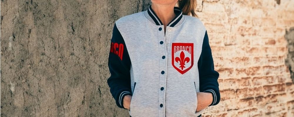 Veste teddy grise et marine avec écusson transfert « Bronco »