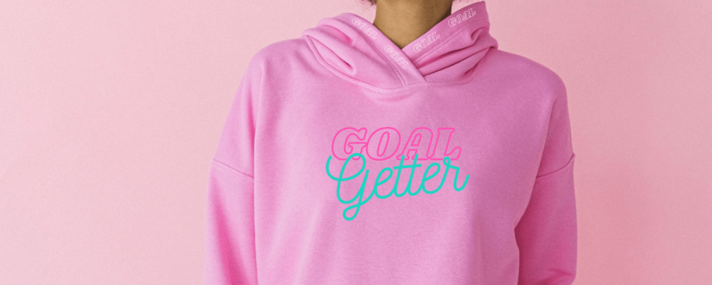 Sweat à capuche rose imprimé du transfert « Goal Getter »