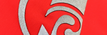 Transfert Die-Cut 3D Reflect argenté réfléchissant sur tissu rouge