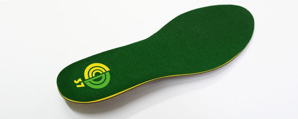 Semelle orthopédique verte avec logo imprimé au talon